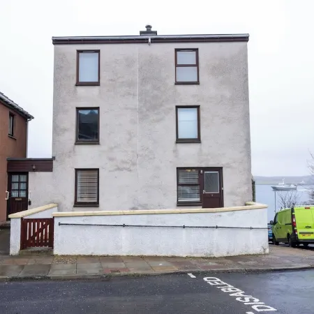 Central Lerwick holiday apartment