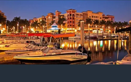 Enjoy Glen Eagle Golf and Country Club 5 min to beaches and downtown Naples