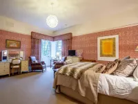 Gorgeous Arts & Craft period house with 8 ensuite bedrooms
