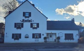 Arrivel am Bergson - Bisher Hotel Neuner