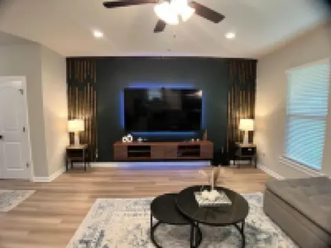 Morden NEW Home in Heart of Lafayette