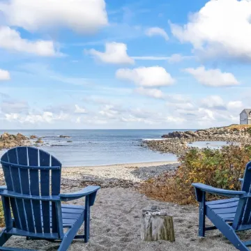 Ogunquit’s only Oceanfront Cottage on Private Ocean Beach – Perkins Cove, Maine
