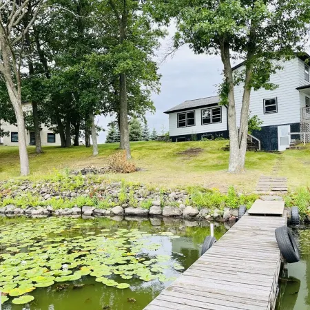 Spacious Lake home. Great for family/friends  getaway.  sleeps 10