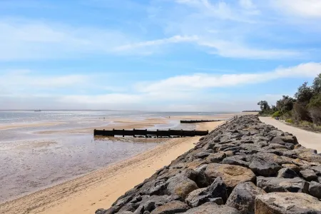 Cognac Beachfront Silverleaves CowesBeachfront property