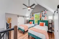 Rainyville - Emerald: Charming cottage with loft in Walhalla, South Carolina Hotel in zona Just Aircraft