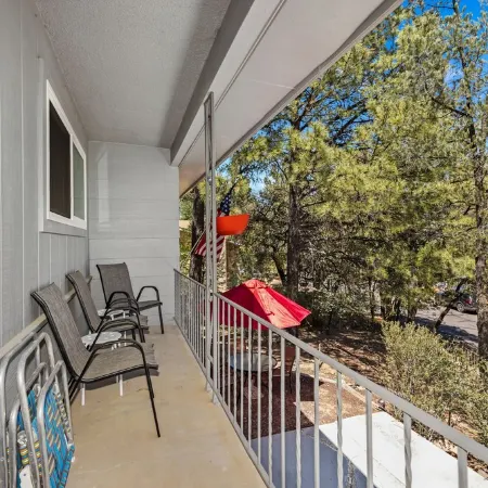 REMODELED 3Bd/2Bth TreeTop House -> Downtown Location w/ Views & 5-STAR REVIEWS!
