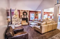 Poconos Spacious 6-bedroom house in marvelous Blakeslee with Pool & Gamerooms