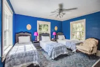 Elegant Lake Retreat Hotels near Walmart Garden Center