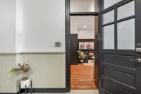 A Cleveland Modern and Historic Apartment