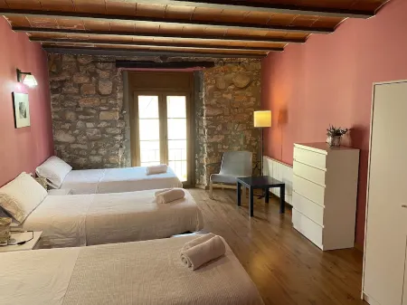 Casa Para 10 Personas en el Centro Histórico de la Villa Medieval de Montblanc Отели в г. Монблан