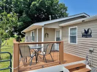 Private Farm Cottage surrounded fields, farm animals, mountain views & hot tub!