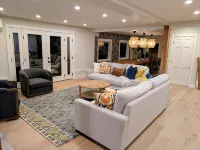 Indoor Pool, 7 Bdrm, Designer Home, Hot Tub, Stunning Kitchen Hotels in Highland