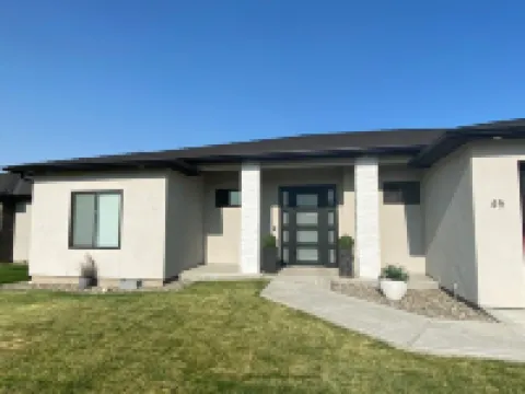 Modern Haven That Sleeps 6 and Close to Downtown Walla Walla and Wineries