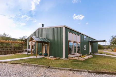 Brazos River Lodge on 15 acres