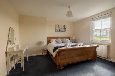 Luxury Holiday Cottage, Beach with Great Sea Views, Broad Haven, Pembrokeshire