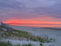 Bright & Beautiful Waterfront Cape Cod Home - Beach