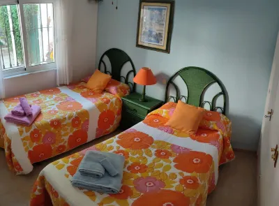 Casa con Jardín a 200m de la Playa. Ideal Para Toda la Familia. La Casa del Arco