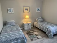 Newly Renovated, Dog Friendly, Fully Fenced Back Yard, Easy Beach Access!