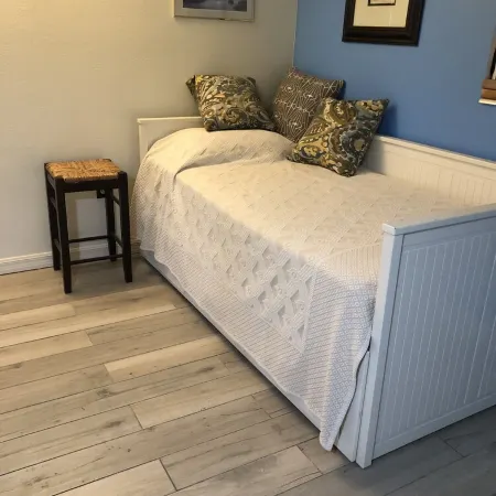 Cozy bungalow in charming Bay Point subdivision 2 minutes to Nokomis beach.