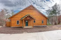 Cozy log cabin with Lakefront and Private Dock