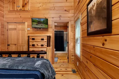 Log cabin near Blue Ridge & Murphy, fast wifi 👨‍👩‍👧‍👦 freindly 🛏️ 6 -🐶 & hot tub!