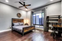 Complete Tropical Staycation,Heated Pool, Pool Table, 5 Bedrooms, 9 Beds, 4 Bath