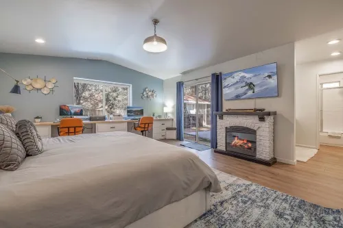 Modern Chalet W/Spa Centrally-Located In The Heart Of Big Bear! Dogs Welcome!