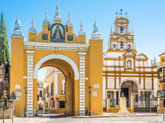 Entire and independent house with parking in the heart of Seville