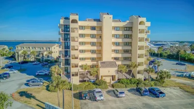 Amazing Sound View, Gulf View and Short Walk to Beach and Peg Leg Petes! Các khách sạn gần Gulf Islands National Seashore