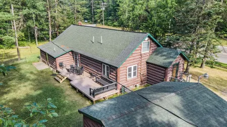 Charming 3-bedroom house in wonderful Mio with WiFi, AC.