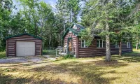 Charming 3-bedroom house in wonderful Mio with WiFi, AC.