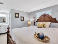 Jamaican Relaxation 3 bedrooms heated pool and unique game room Hotels in Apollo Beach
