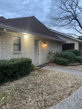 Centrally located, elegant, spacious, home, large screen tv, pool & ping pong!