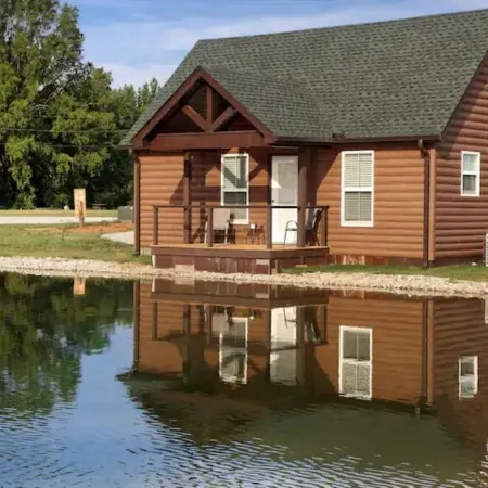 Cabin C by the Pond - King Bed - Swimming Pool