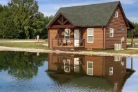 Cabin C by the Pond - King Bed - Swimming Pool
