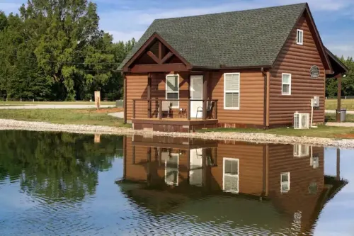 Cabin C by the Pond - King Bed - Swimming Pool
