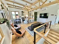 Bankers Loft w/ Washer, Dryer King Size Bed Beautiful Space for a Beautiful Stay Hotels in Floyd County