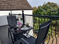 Apiary Apartment (Private Balcony & 2mins to Sea) 住宿飯店