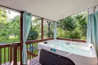 King Bed-Hot Tub-Arcade! Perfect for couples and families. Close to I-71.