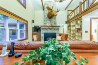 Cozy Log Cabin on Beautiful Phillips Lake near Bar Harbor and Camden