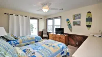 2nd Row House - 2 min walk to beach, oversized screened porch and ready for fun