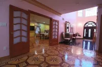 Luxury Home with Sauna, Hot Tubs, Game Room, Short Walk to Lake, King Beds