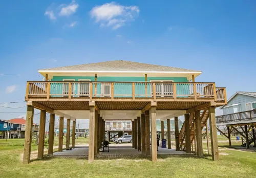 Beachfront Oasis - Lots of Amenities! - 4-Star