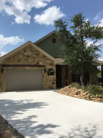La Hacienda Rio on Medina River - Tranquility Life