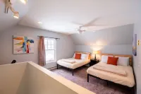 Beautiful Downtown Traverse City Home w/ Garage! Hotels in Traverse City