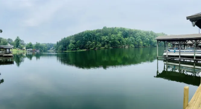Tranquility on Lake Tillery , Waterfront Home with Large Dock & Paddle Boards!