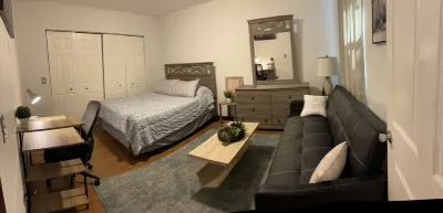 “The cottage” 2 bedrooms cozy and private home Отели рядом с достопримечательностью «MY Place»