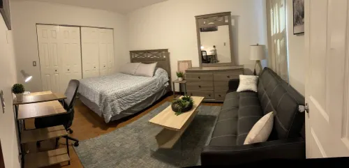“The cottage” 2 bedrooms cozy and private home Hotels in Markham