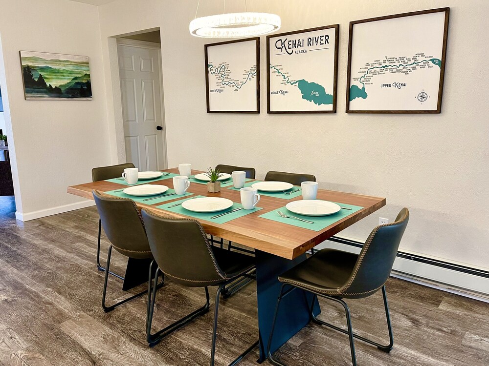 Entire home remodeled & 1 mile to Kenai River & 1/2 block to Peninsula Hospital Hotels in Soldotna