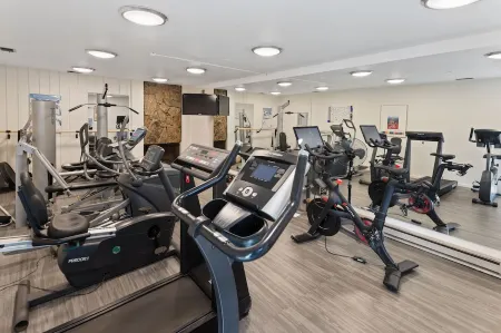 Large, Luxurious Riverfront Townhouse